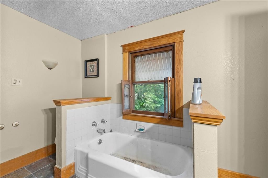 508 E Lexington Street — photo 27