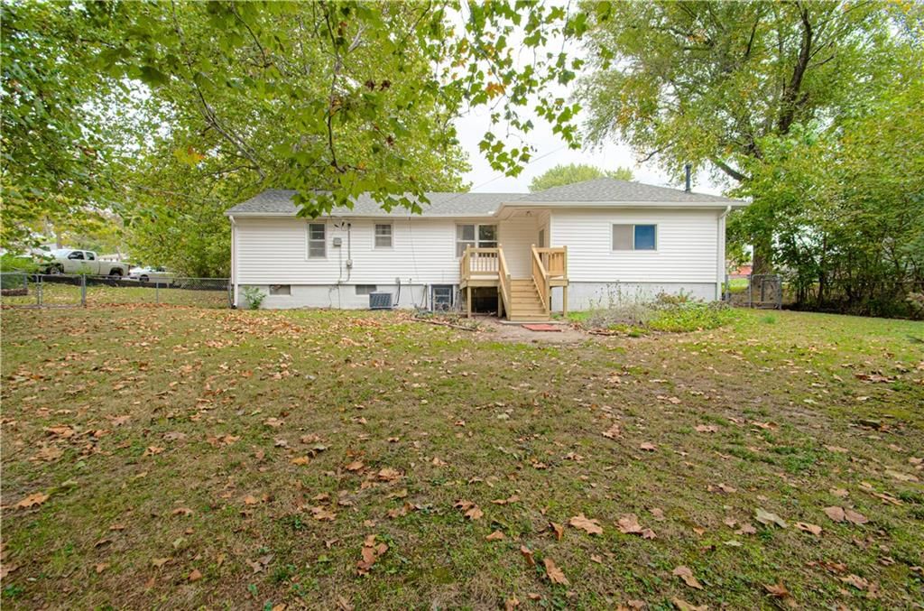 6149 Sewell Avenue — photo 17