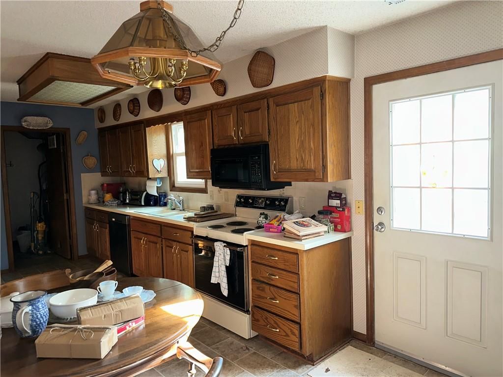 1330 N Harvey Drive — photo 4