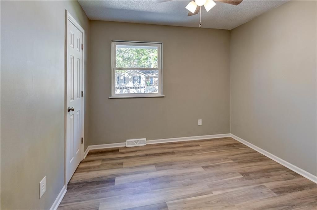 404 NE Lee Drive — photo 23