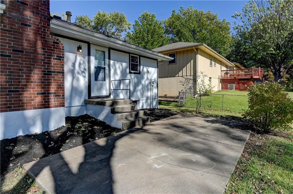 404 NE Lee Drive — photo 28