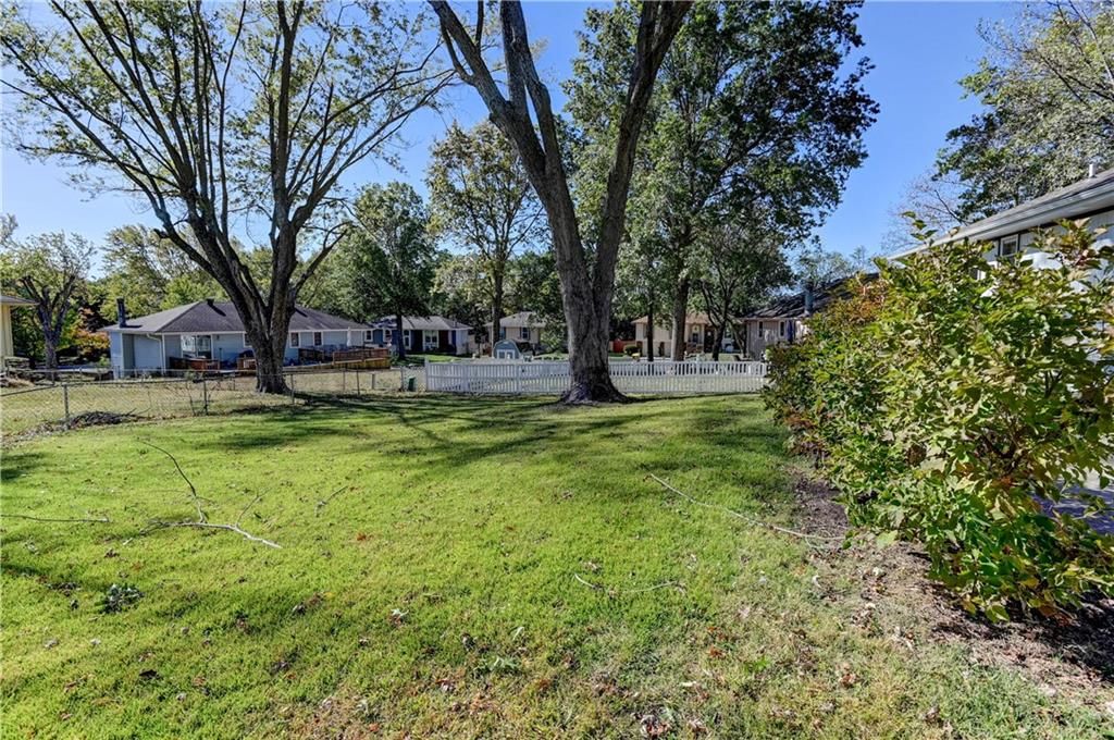 404 NE Lee Drive — photo 31