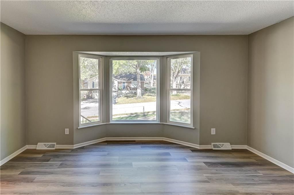 404 NE Lee Drive — photo 6