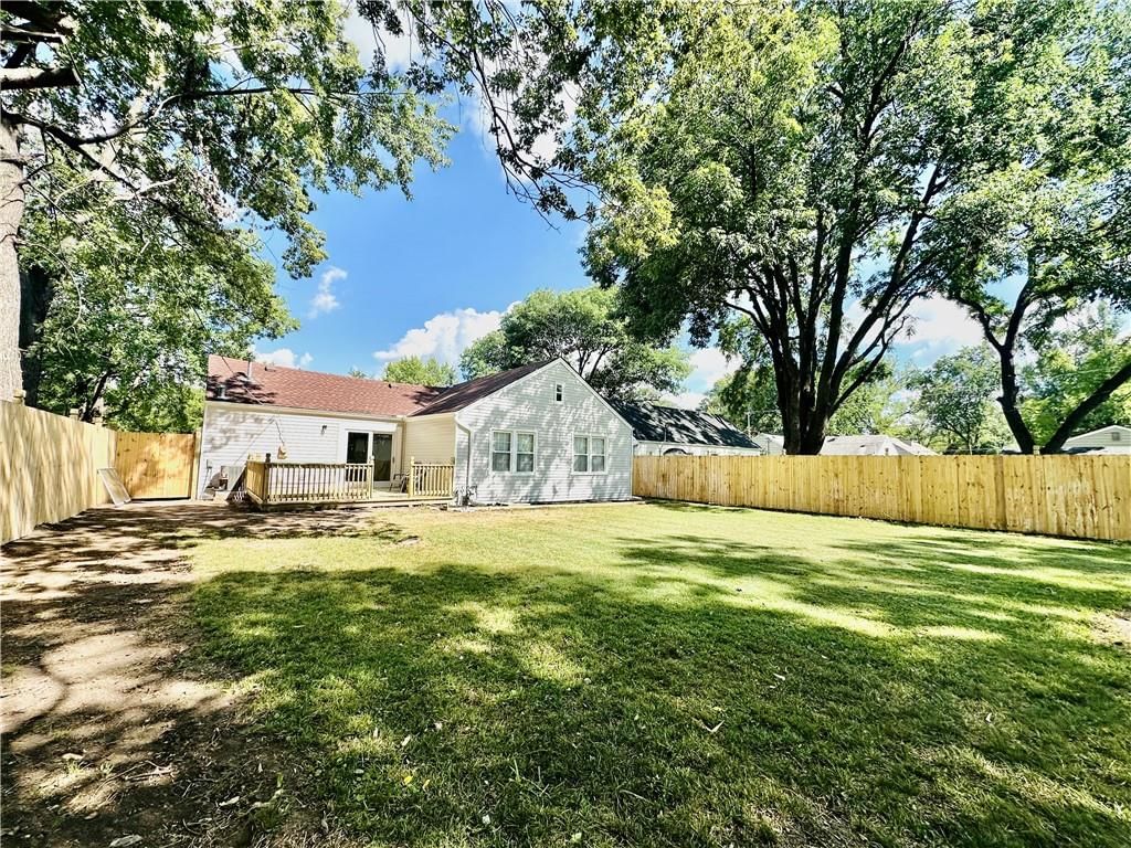 5434 Maple Street — photo 17