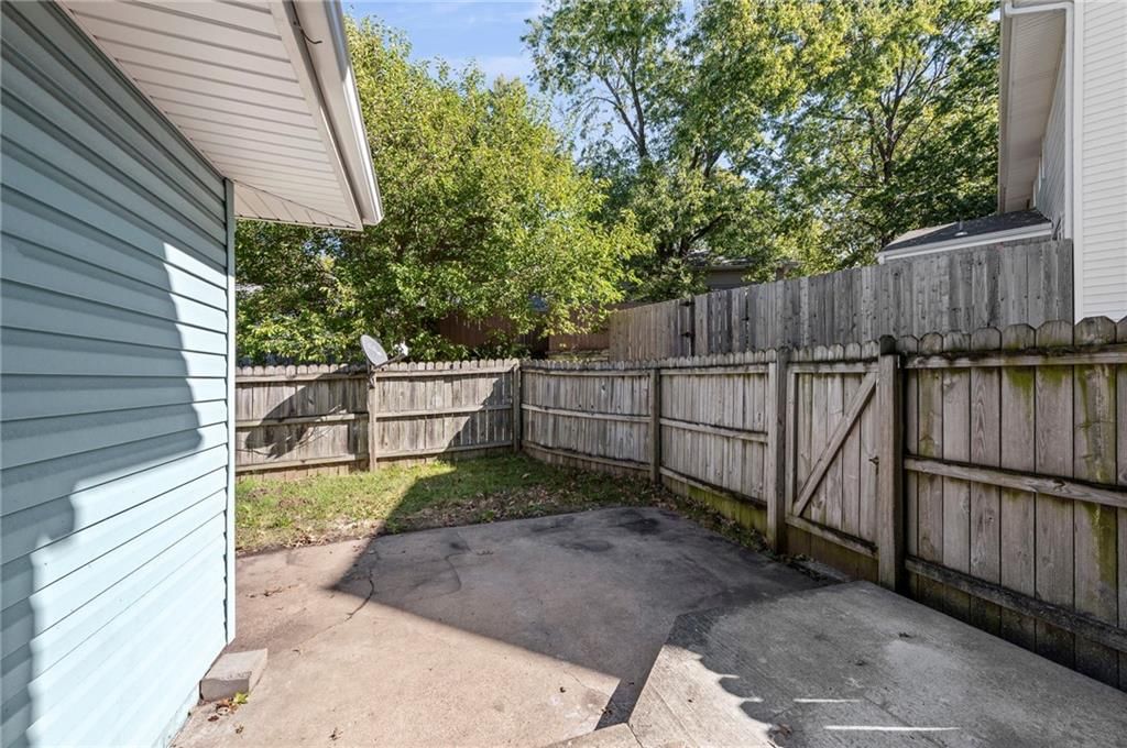 7108 NW COUNTRY CLUB Lane — photo 27