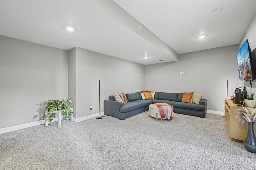 912 NW Hickorywood Drive — photo 23
