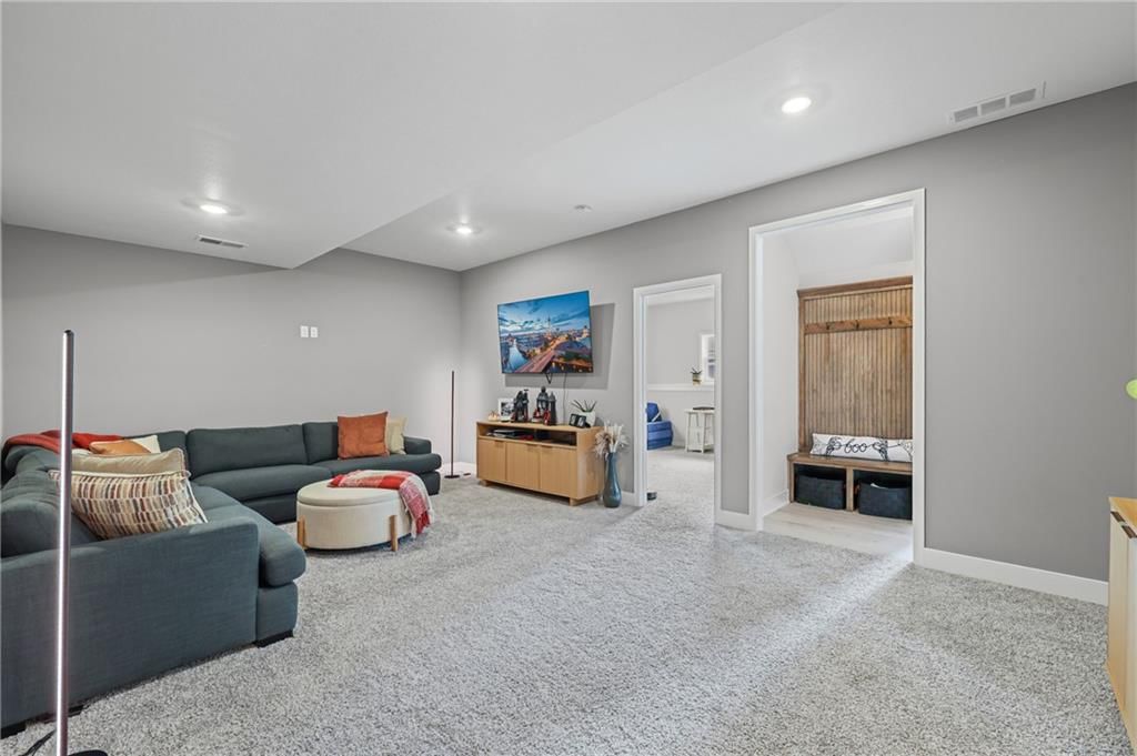912 NW Hickorywood Drive — photo 26