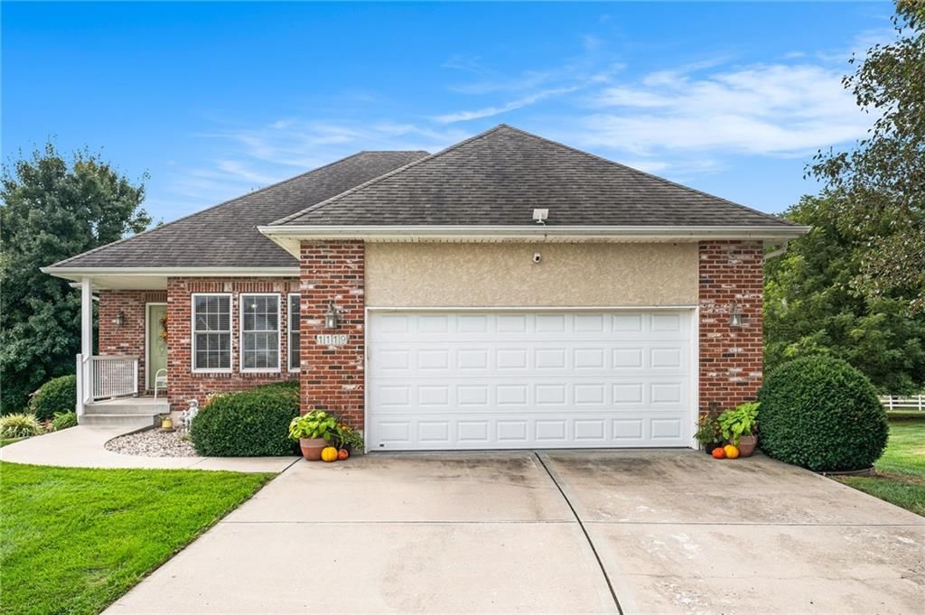 1119 SW Hoke Drive — photo 2