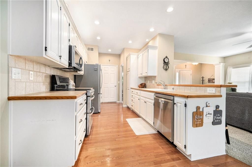 1119 SW Hoke Drive — photo 8