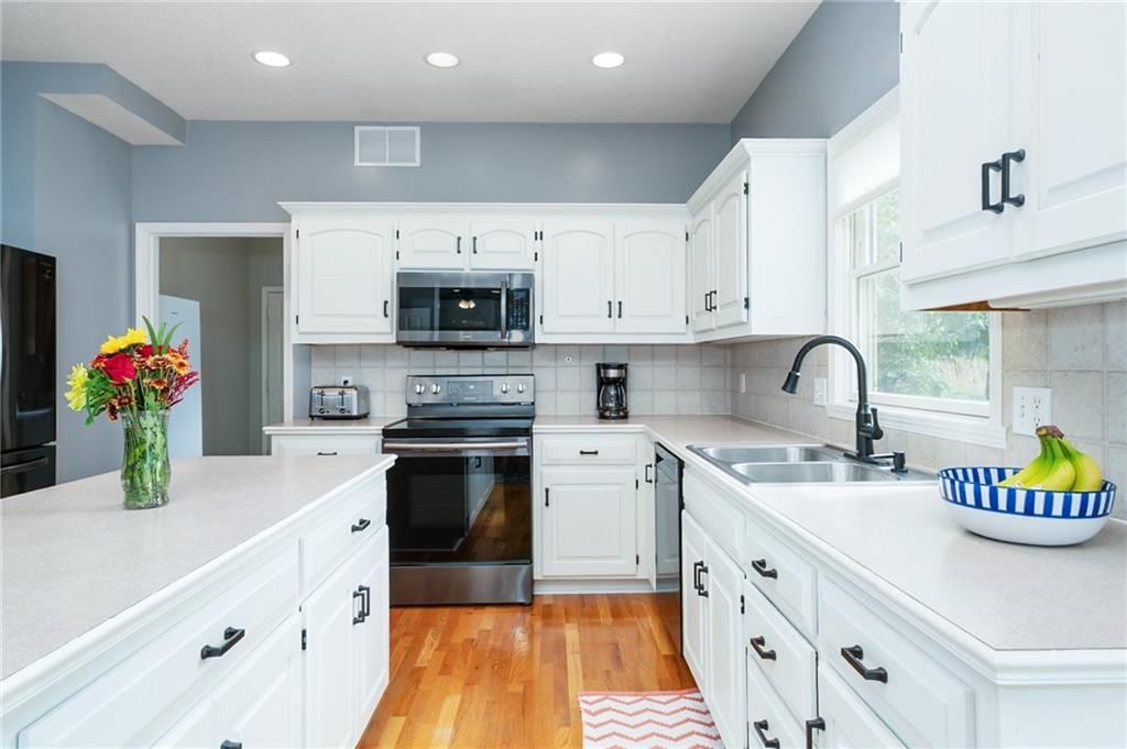1017 Stoneridge Drive — photo 14