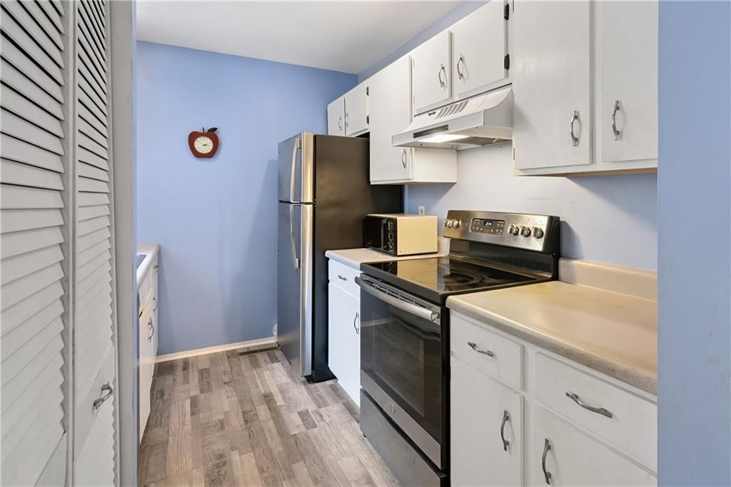 10951 Gillette Street — photo 6