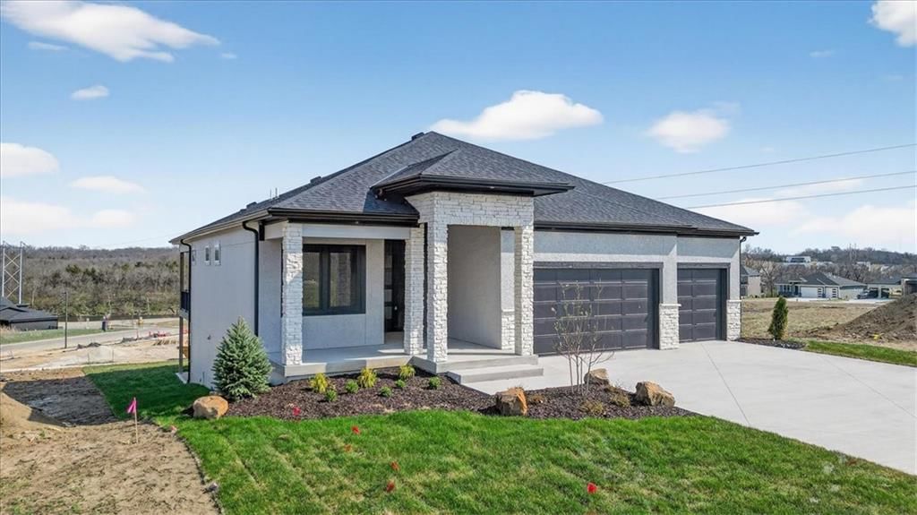 9027 Freedom Circle, Lenexa, KS