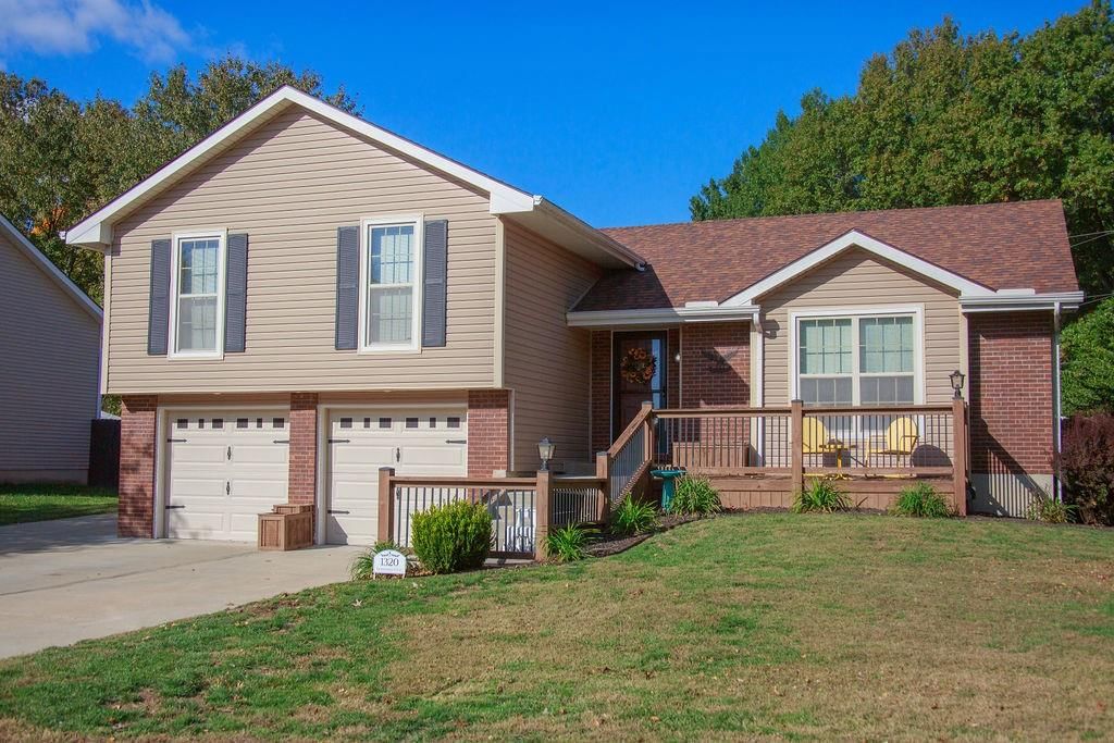 1320 Independence Court — photo 3