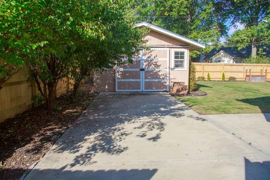 1320 Independence Court — photo 32