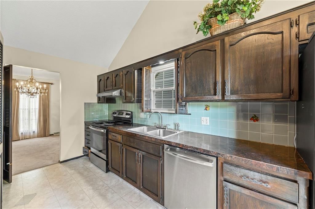 107 E Nelson Circle — photo 15