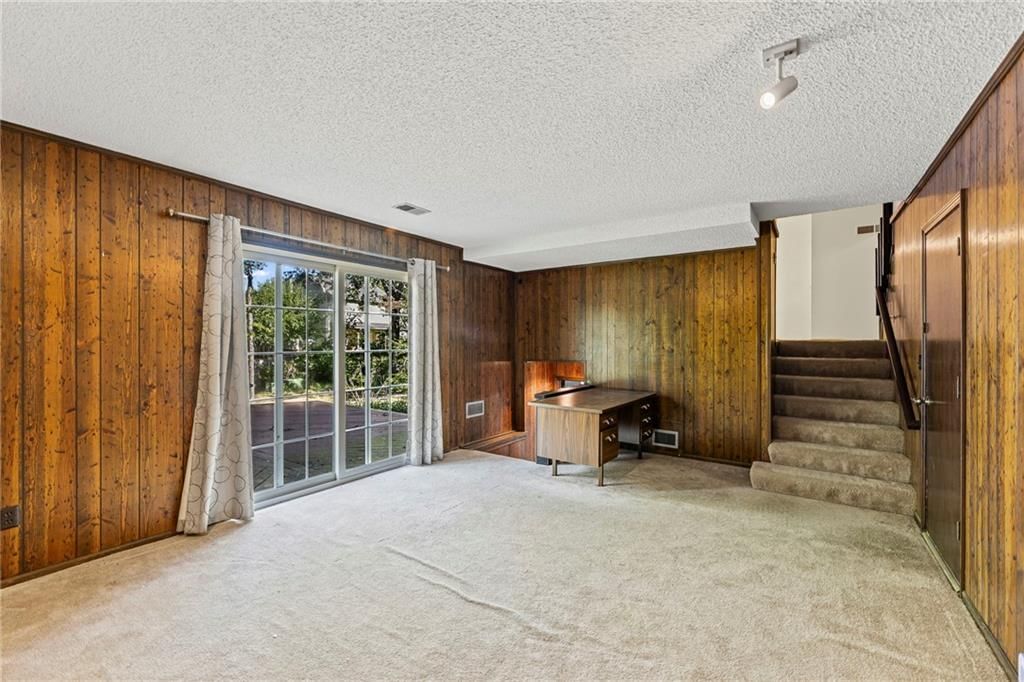 107 E Nelson Circle — photo 24