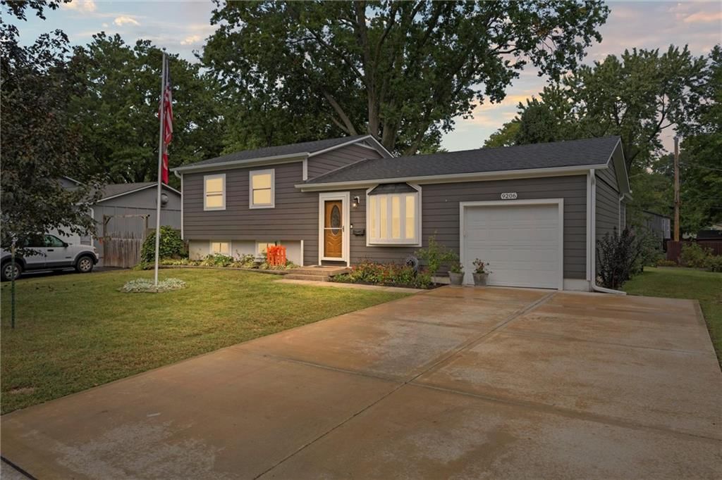 9206 W 100th Street, Overland Park, KS