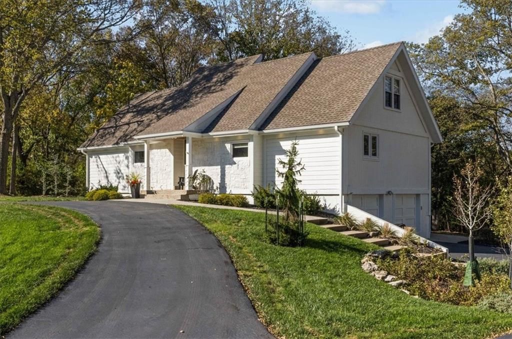 13225 Kimberly Circle, Olathe, KS