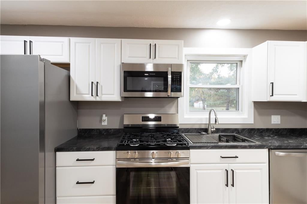904 E 3rd Street — photo 13