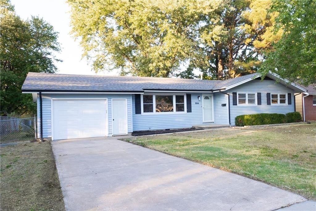 904 E 3rd Street — photo 4