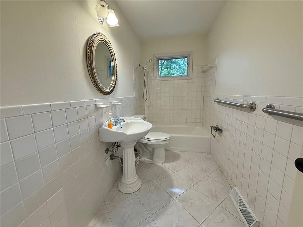 10703 W 67th Street — photo 6