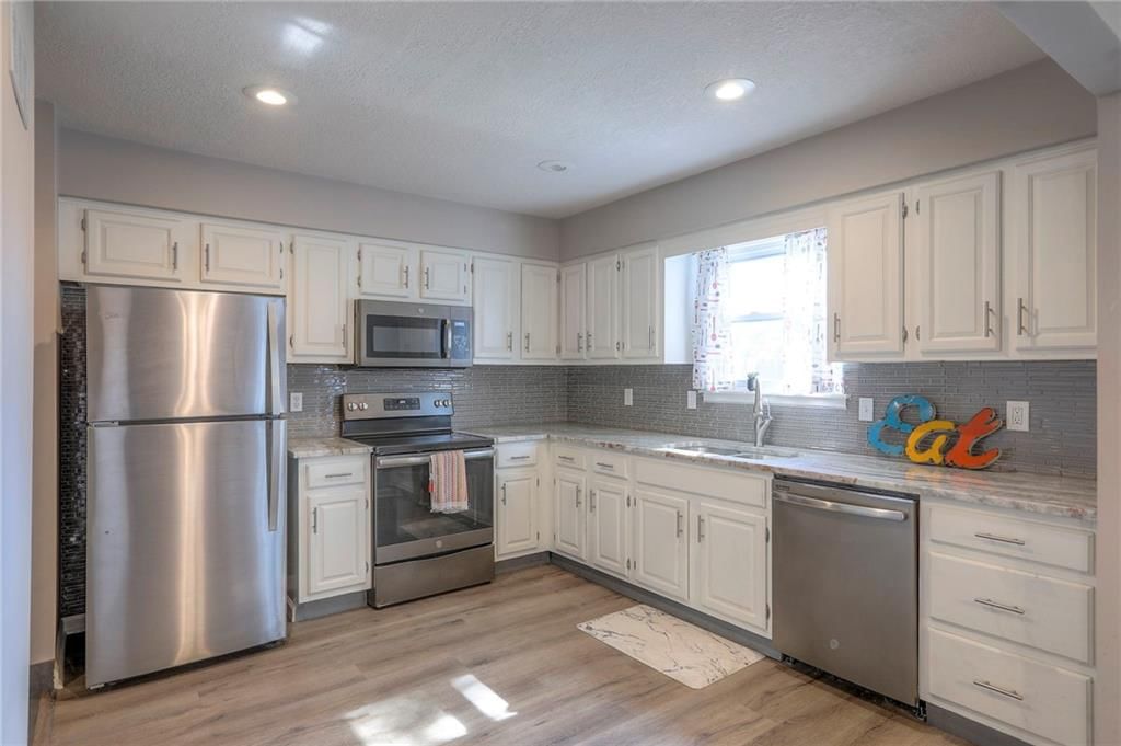 9817 W 83 Terrace — photo 7