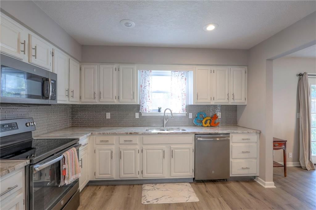 9817 W 83 Terrace — photo 8