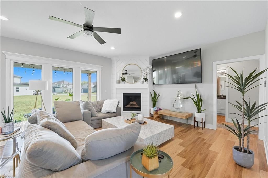 1916 NE Park Ridge Drive — photo 13
