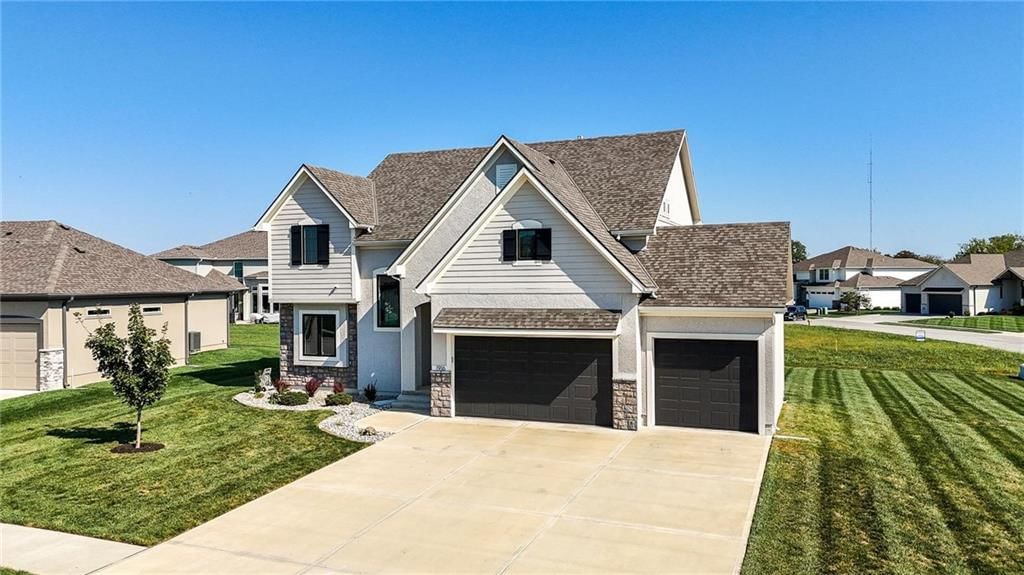 1916 NE Park Ridge Drive — photo 3