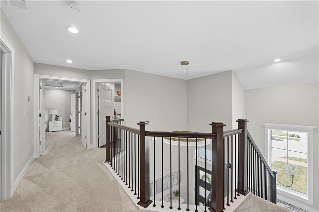 1916 NE Park Ridge Drive — photo 28