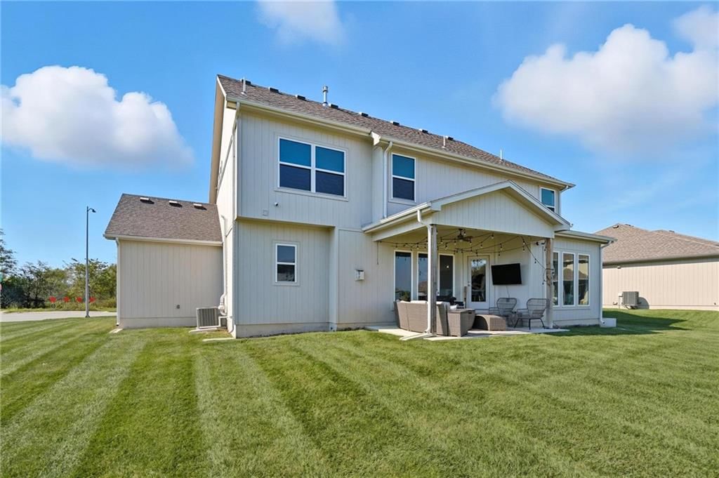 1916 NE Park Ridge Drive — photo 46