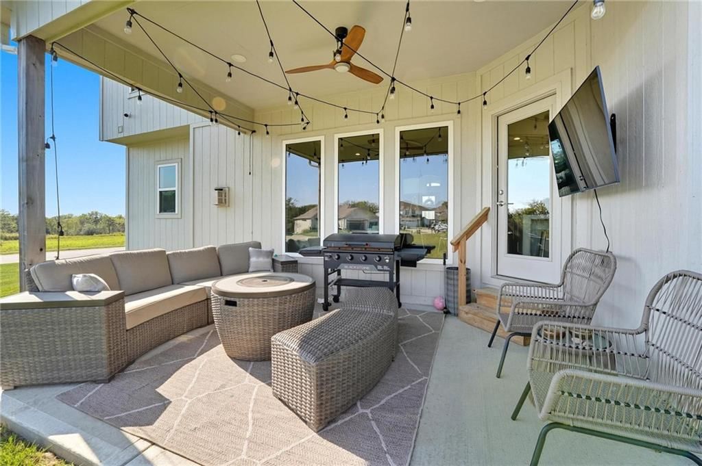1916 NE Park Ridge Drive — photo 48