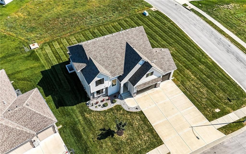 1916 NE Park Ridge Drive — photo 6