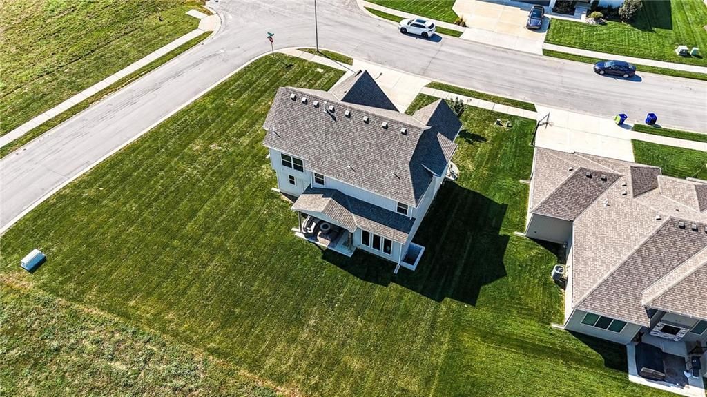 1916 NE Park Ridge Drive — photo 7
