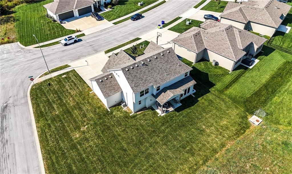1916 NE Park Ridge Drive — photo 9