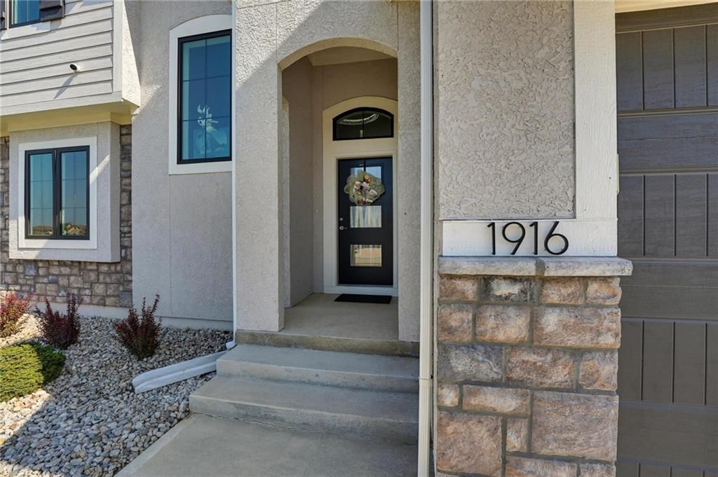 1916 NE Park Ridge Drive — photo 10