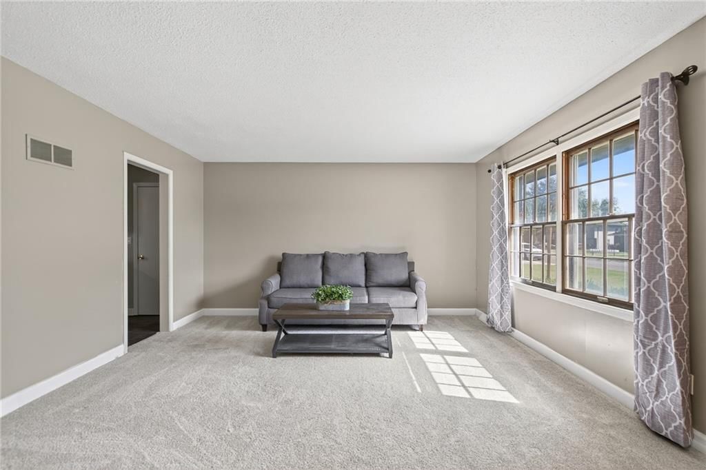 300 E Jefferson Street — photo 4