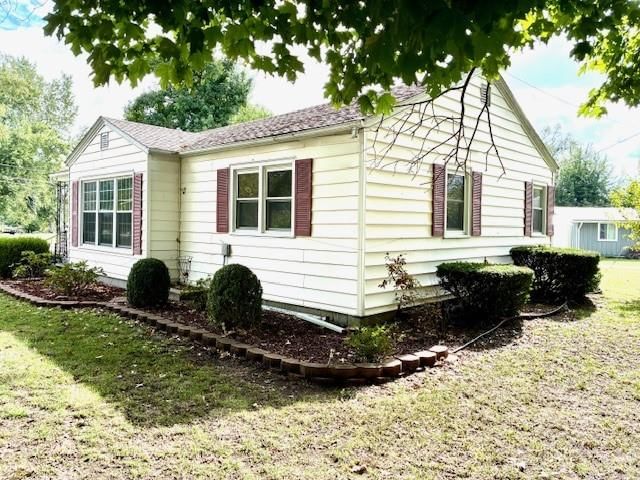 802 W Broadway Street — photo 3