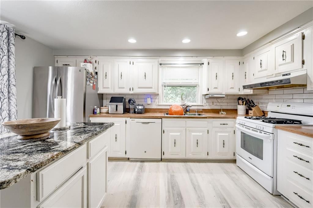 10613 W 98th Terrace — photo 8