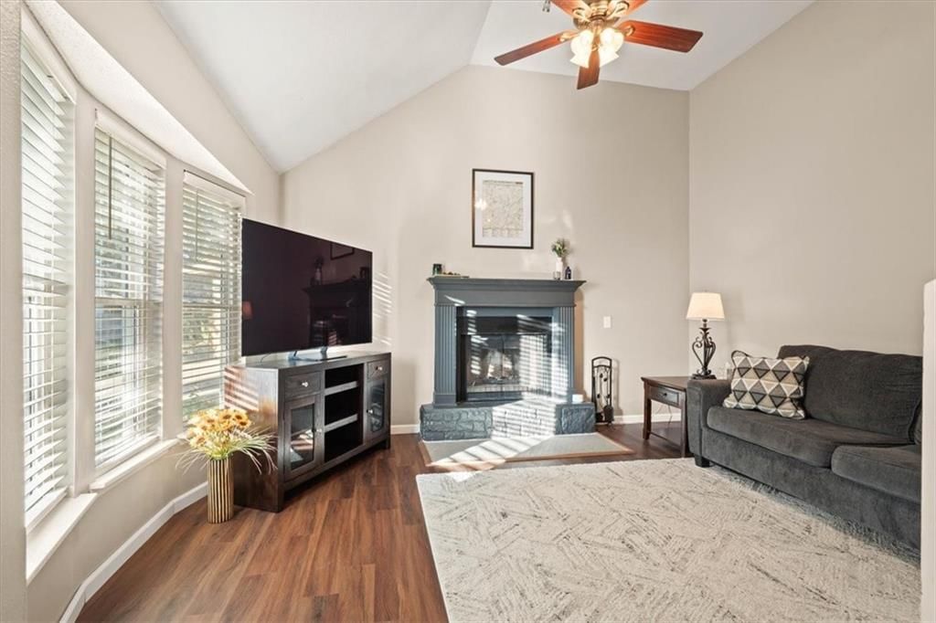 15704 W 126th Terrace — photo 4