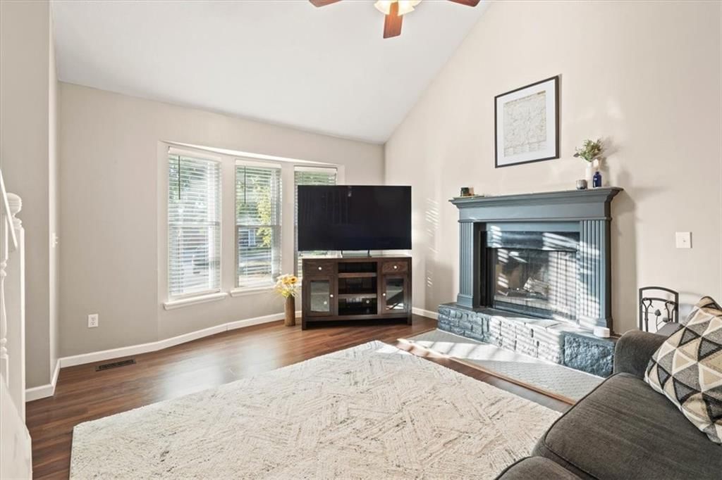 15704 W 126th Terrace — photo 6