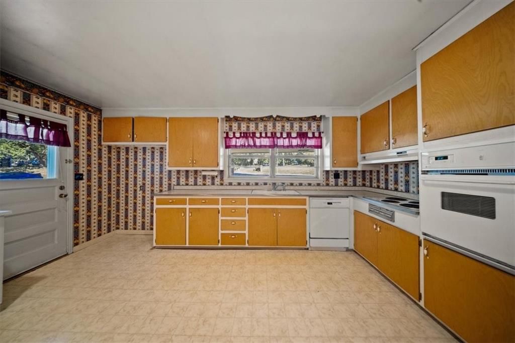 10120 Nall Avenue — photo 17