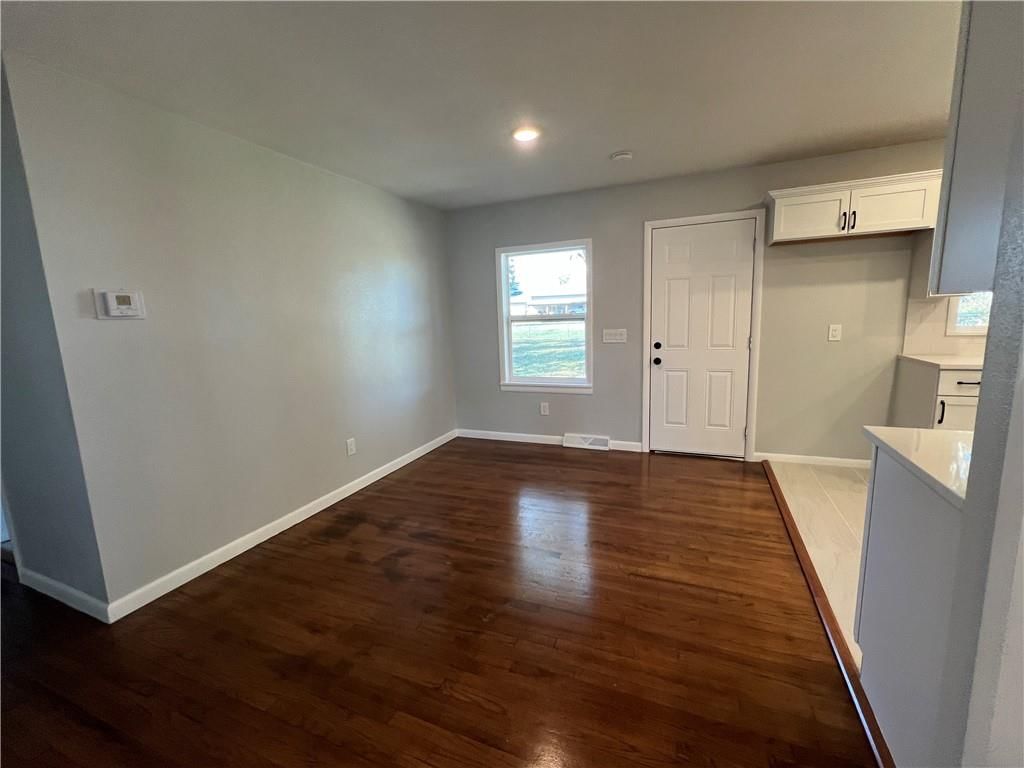 404 Lincoln Street — photo 8