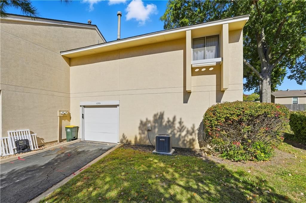 10901 Gillette Street — photo 4