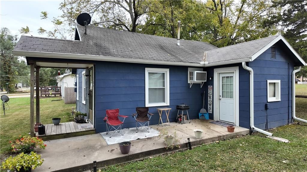 104 S Iowa Street — photo 2