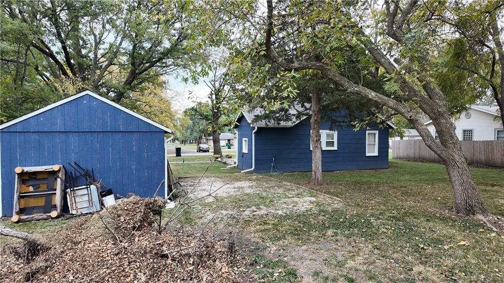 104 S Iowa Street — photo 4