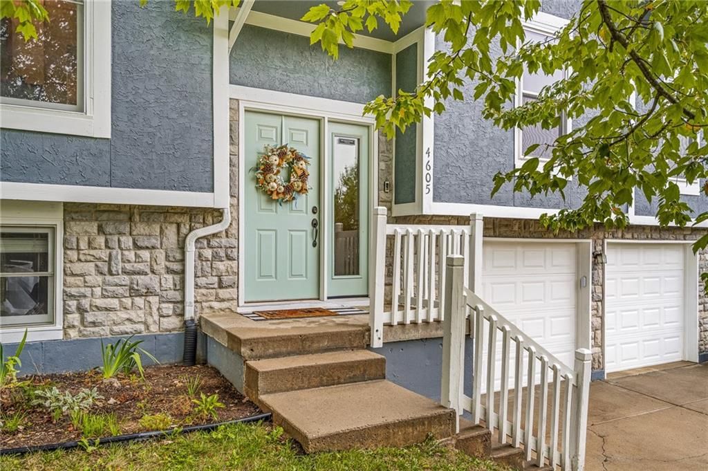4605 NE Kingston Drive — photo 2
