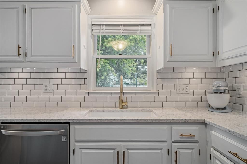 4605 NE Kingston Drive — photo 5