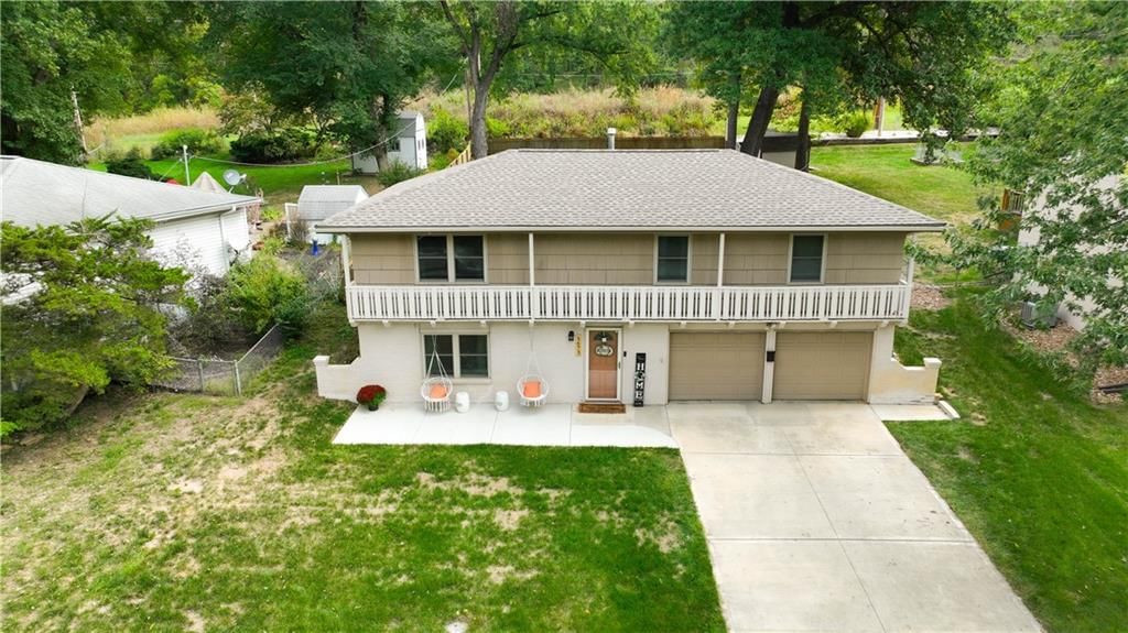 5673 N Tullis Avenue — photo 2