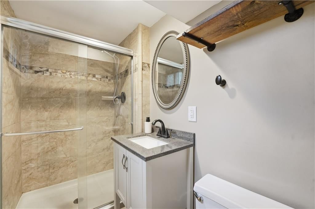 5673 N Tullis Avenue — photo 10